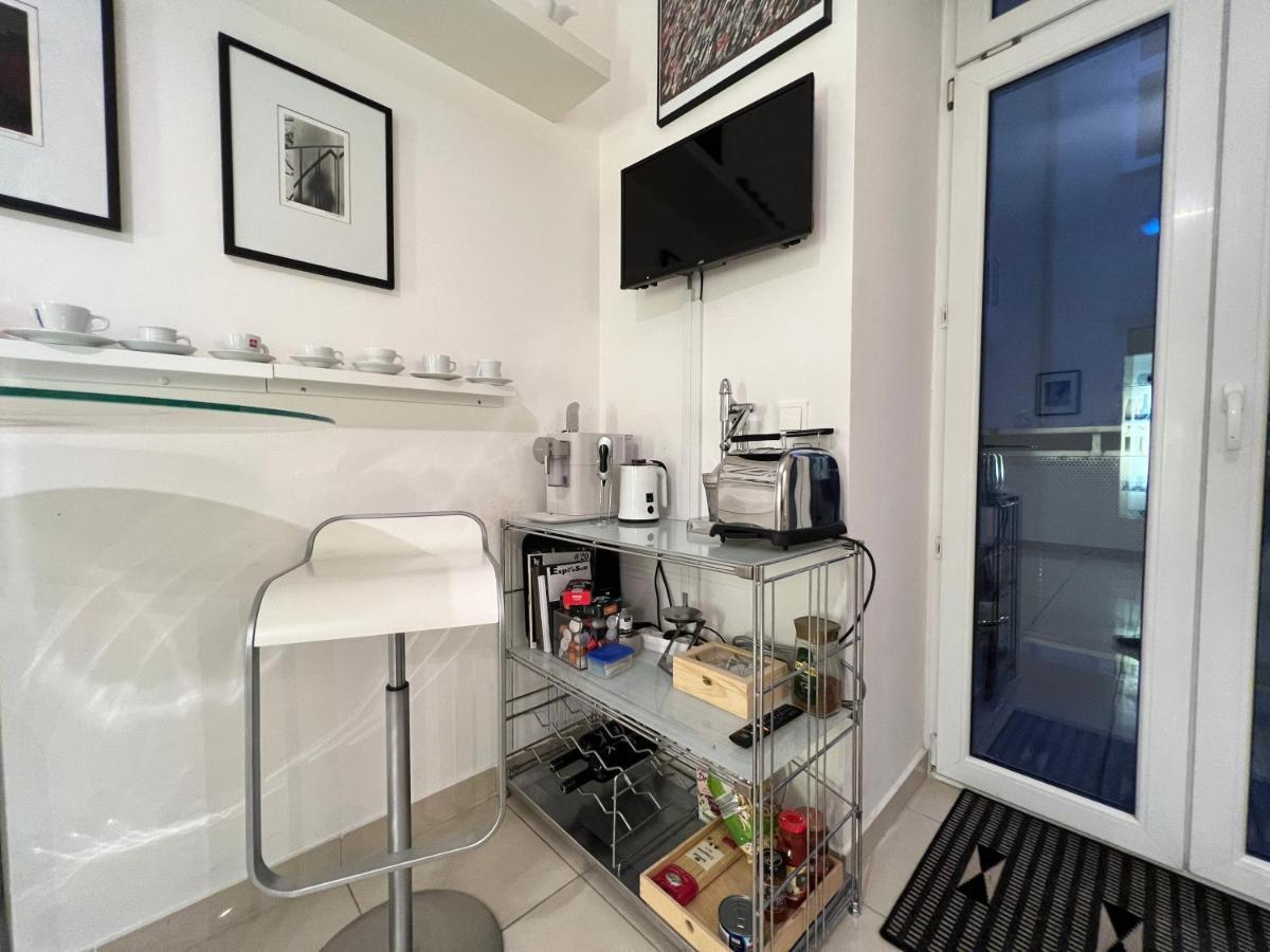 Apartment Design Apartment: Stylish Near Schönbrunn With Parking & Netflix Vienna